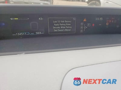 Zdjęcie 9 z 11 samochodu: 2016 TOYOTA PRIUS TWO VIN:JTDKBRFU1G3501585 - miniatura