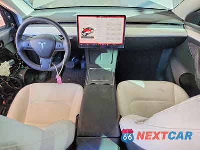 Zdjęcie 8 z 14 samochodu: 2025 TESLA MODEL Y VIN:7SAYGDEE1SF295126 - miniatura