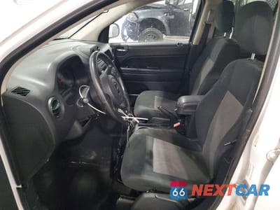 Zdjęcie 7 z 13 samochodu: 2011 JEEP COMPASS VIN:1J4NF1FB3BD263818 - miniatura