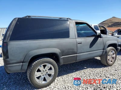 Trzecie zdjęcie samochodu z tyłu: 1995 CHEVROLET TAHOE K1500 VIN:3GNEK18K8SG112403 - miniatura