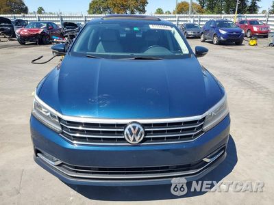 Piąte zdjęcie samochodu w środku: 2018 VOLKSWAGEN PASSAT SE VIN:1VWBA7A32JC018021 - miniatura
