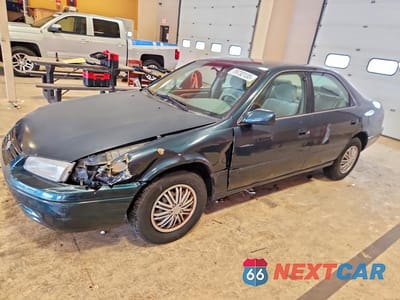 1997 TOYOTA CAMRY LE JT2BG22K7V0013696 - główne zdjęcie licytacji z USA - miniatura