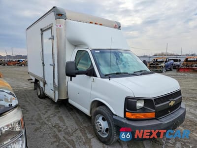 Czwarte zdjęcie samochodu z boku: 2016 CHEVROLET EXPRESS G3500 VIN:1GB3GSCG6G1124800 - miniatura