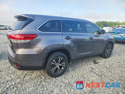 Trzecie zdjęcie samochodu z tyłu: 2019 TOYOTA HIGHLANDER LE VIN:5TDZZRFH8KS292429 - miniatura