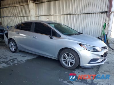 Czwarte zdjęcie samochodu z boku: 2016 CHEVROLET CRUZE LT VIN:1G1BE5SM9G7321410 - miniatura