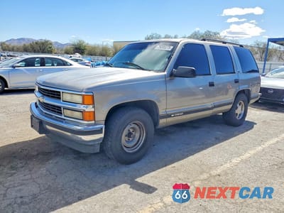 1999 CHEVROLET TAHOE C1500 1GNEC13R3XJ551161 - główne zdjęcie licytacji z USA - miniatura