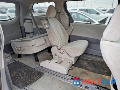 Zdjęcie 11 z 13 samochodu: 2014 TOYOTA SIENNA LE 8-PASSENGER VIN:5TDKK3DC6ES483541 - miniatura