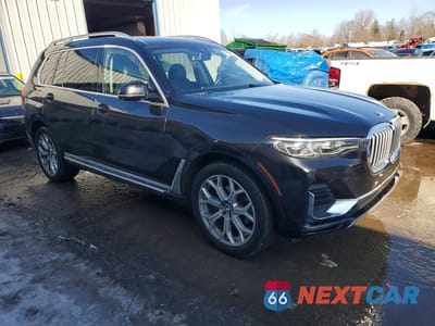 Czwarte zdjęcie samochodu z boku: 2021 BMW X7 XDRIVE40I VIN:5UXCW2C00M9F66858 - miniatura
