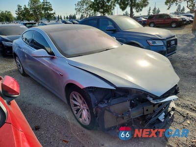 Czwarte zdjęcie samochodu z boku: 2018 TESLA MODEL S VIN:5YJSA1E28JF245489 - miniatura