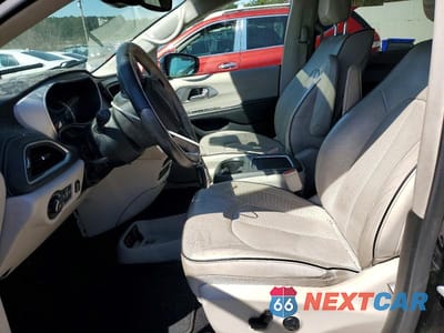 Zdjęcie 7 z 12 samochodu: 2018 CHRYSLER PACIFICA HYBRID LIMITED VIN:2C4RC1N76JR144881 - miniatura