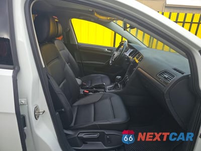 Piąte zdjęcie samochodu w środku: 2018 VOLKSWAGEN GOLF S VIN:3VWG17AU3JM279221 - miniatura