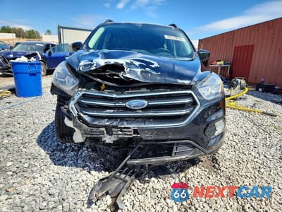Piąte zdjęcie samochodu w środku: 2018 FORD ESCAPE SE VIN:1FMCU0GD9JUC26876 - miniatura