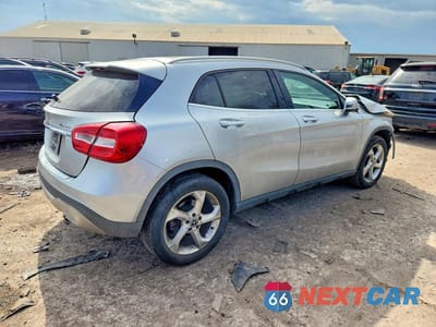 Trzecie zdjęcie samochodu z tyłu: 2019 MERCEDES-BENZ GLA 250 4MATIC VIN:WDCTG4GB4KU018708 - miniatura