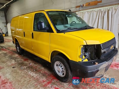 Czwarte zdjęcie samochodu z boku: 2023 CHEVROLET EXPRESS G2500 VIN:1GCWGAFP8P1107446 - miniatura