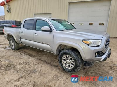 Czwarte zdjęcie samochodu z boku: 2019 TOYOTA TACOMA SR5 V6 VIN:3TMDZ5BNXKM074023 - miniatura