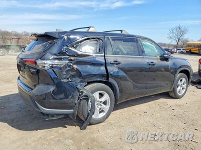Trzecie zdjęcie samochodu z tyłu: 2022 TOYOTA HIGHLANDER HYBRID LE VIN:5TDZARAH5NS016227 - miniatura