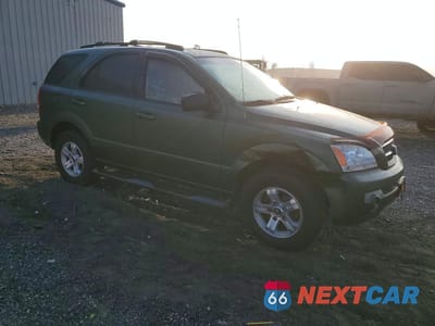 Czwarte zdjęcie samochodu z boku: 2004 KIA SORENTO LX VIN:KNDJD733345284272 - miniatura