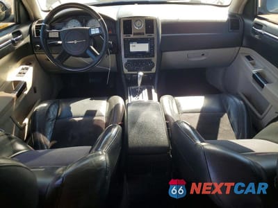 Zdjęcie 8 z 13 samochodu: 2006 CHRYSLER 300C SRT-8 VIN:2C3LA73W06H330071 - miniatura
