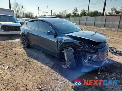Czwarte zdjęcie samochodu z boku: 2025 TESLA MODEL Y VIN:7SAYGAEE6SF296500 - miniatura