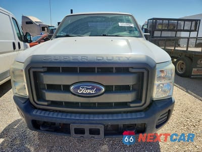 Piąte zdjęcie samochodu w środku: 2015 FORD F350 SUPER DUTY UTILITY / SERVICE TRUCK VIN:1FD8X3B63FED10779 - miniatura