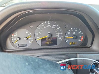 Zdjęcie 9 z 11 samochodu: 2001 MERCEDES-BENZ E 320 VIN:WDBJH65J21B284317 - miniatura