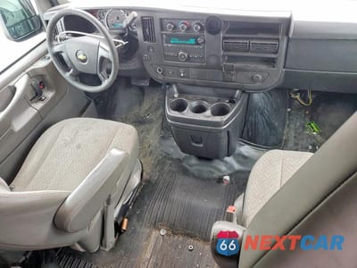 Zdjęcie 8 z 13 samochodu: 2015 CHEVROLET EXPRESS G2500 UTILITY / SERVICE VAN VIN:1GCWGFCF6F1215930 - miniatura