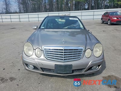 Piąte zdjęcie samochodu w środku: 2007 MERCEDES-BENZ E 550 VIN:WDBUF72X07A984305 - miniatura