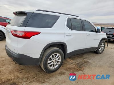 Trzecie zdjęcie samochodu z tyłu: 2020 CHEVROLET TRAVERSE LT VIN:1GNERGKW6LJ173873 - miniatura