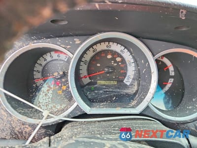 Zdjęcie 9 z 12 samochodu: 2015 TOYOTA TACOMA V6 VIN:3TMMU4FNXFM083362 - miniatura