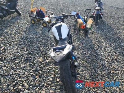 Zdjęcie 6 z 9 samochodu: 2016 YAMAHA YZFR3 VIN:MH3RH06Y6GK010416 - miniatura