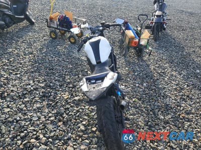 Zdjęcie 6 z 9 samochodu: 2016 YAMAHA YZFR3 VIN:MH3RH06Y6GK010416 - miniatura