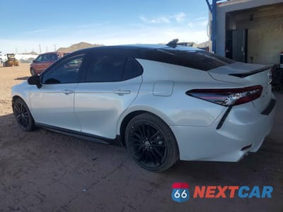 Drugie zdjęcie samochodu z przodu: 2022 TOYOTA CAMRY HYBRID XSE VIN:4T1K31AK6NU040102 - miniatura