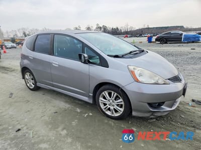 Czwarte zdjęcie samochodu z boku: 2010 HONDA FIT SPORT VIN:JHMGE8H44AS001985 - miniatura