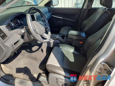 Zdjęcie 7 z 12 samochodu: 2010 JEEP GRAND CHEROKEE LAREDO VIN:1J4PR4GK4AC103791 - miniatura