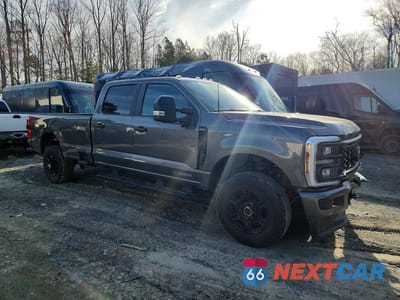 Czwarte zdjęcie samochodu z boku: 2025 FORD F350 SUPER DUTY VIN:1FT8W3BT5SED64608 - miniatura