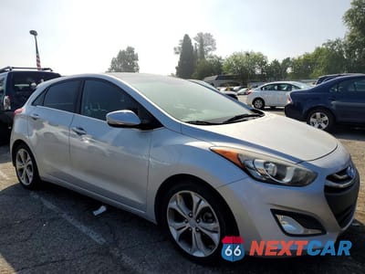Czwarte zdjęcie samochodu z boku: 2013 HYUNDAI ELANTRA GT BASE VIN:KMHD35LEXDU037046 - miniatura