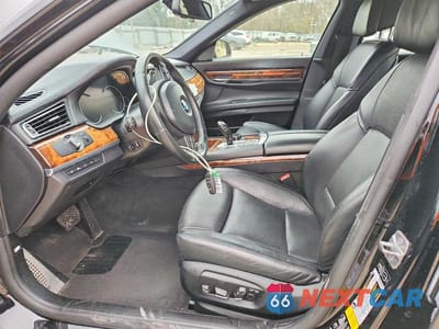 Zdjęcie 7 z 12 samochodu: 2014 BMW 750 XI VIN:WBAYB6C53ED224478 - miniatura