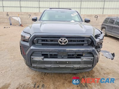 Piąte zdjęcie samochodu w środku: 2025 TOYOTA 4RUNNER SR5 VIN:JTEVA5BR6S5049832 - miniatura