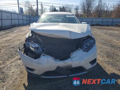 Piąte zdjęcie samochodu w środku: 2015 NISSAN ROGUE S VIN:5N1AT2MV5FC764720 - miniatura