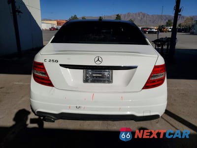 Zdjęcie 6 z 11 samochodu: 2014 MERCEDES-BENZ C 250 VIN:WDDGF4HB9ER312563 - miniatura