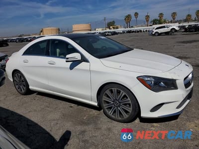 Czwarte zdjęcie samochodu z boku: 2019 MERCEDES-BENZ CLA 250 VIN:WDDSJ4EBXKN709022 - miniatura
