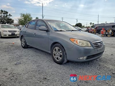 Czwarte zdjęcie samochodu z boku: 2010 HYUNDAI ELANTRA GLS VIN:KMHDU4AD1AU168654 - miniatura