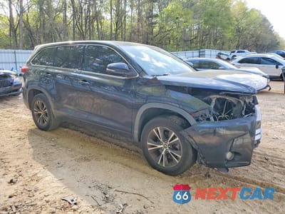 Czwarte zdjęcie samochodu z boku: 2018 TOYOTA HIGHLANDER LE PLUS VIN:5TDZZRFH2JS247582 - miniatura