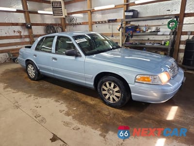 Czwarte zdjęcie samochodu z boku: 2008 FORD CROWN VICTORIA LX VIN:2FAFP74V08X121358 - miniatura