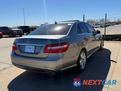 Czwarte zdjęcie samochodu z boku: 2011 MERCEDES-BENZ E 350 BLUETEC VIN:WDDHF2EB9BA450370 - miniatura