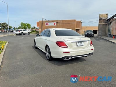 Trzecie zdjęcie samochodu z tyłu: 2017 MERCEDES-BENZ E 300 VIN:WDDZF4JB7HA218901 - miniatura