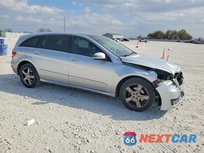 Czwarte zdjęcie samochodu z boku: 2011 MERCEDES-BENZ R 350 4MATIC VIN:4JGCB6FE6BA117992 - miniatura