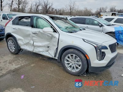 Czwarte zdjęcie samochodu z boku: 2023 CADILLAC XT4 LUXURY VIN:1GYAZAR43PF111763 - miniatura