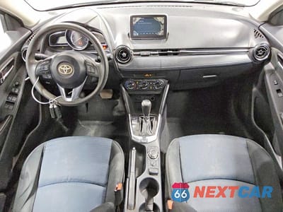 Zdjęcie 8 z 12 samochodu: 2017 TOYOTA YARIS IA BASE VIN:3MYDLBYV2HY162249 - miniatura