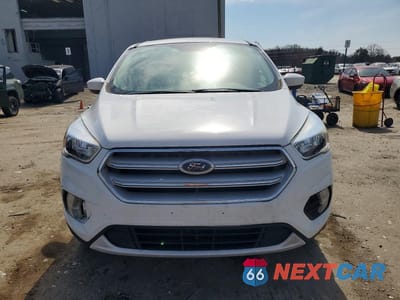 Piąte zdjęcie samochodu w środku: 2019 FORD ESCAPE SE VIN:1FMCU9G97KUC08667 - miniatura